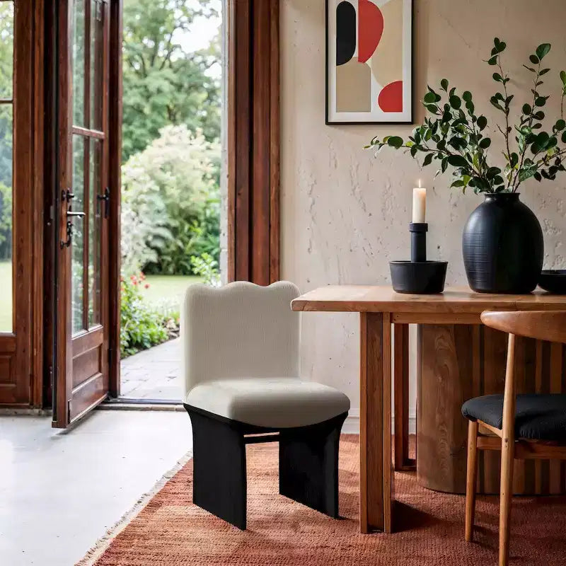 Chaise de salle à manger Meridina Furniture, revêtue de tissu chenille crème Shaw