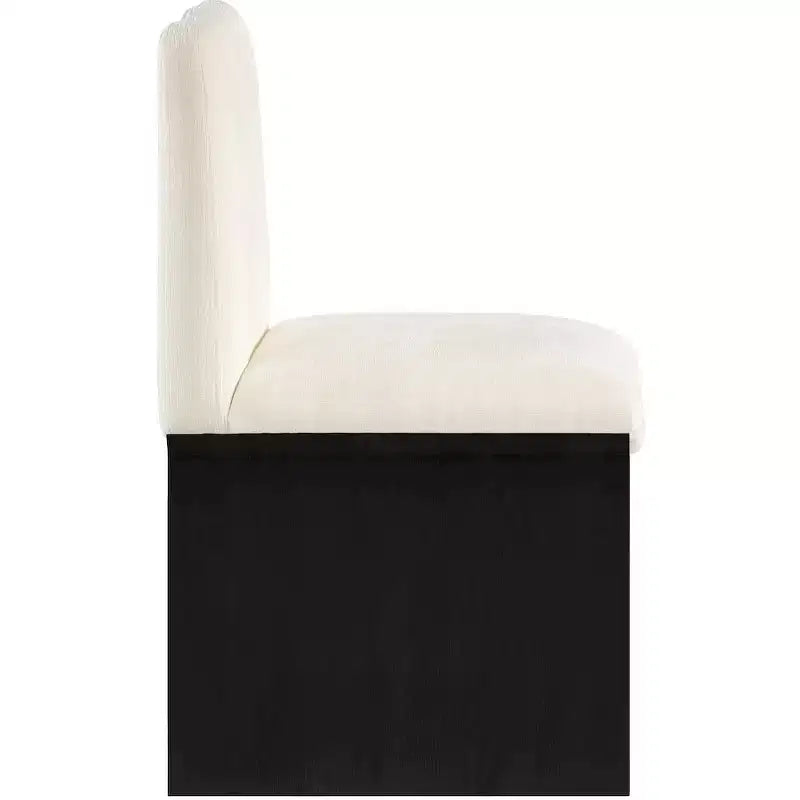 Chaise de salle à manger Meridina Furniture, revêtue de tissu chenille crème Shaw