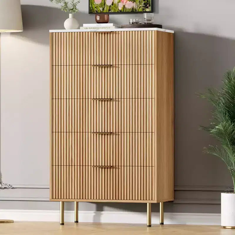 Acekool Commode à 5 Tiroirs, Grande Commode Moderne avec Panneaux Cannelés, Larges Poignées Dorées, Organisateur de Rangement de Chambre pour Placard, Salon, Entrée