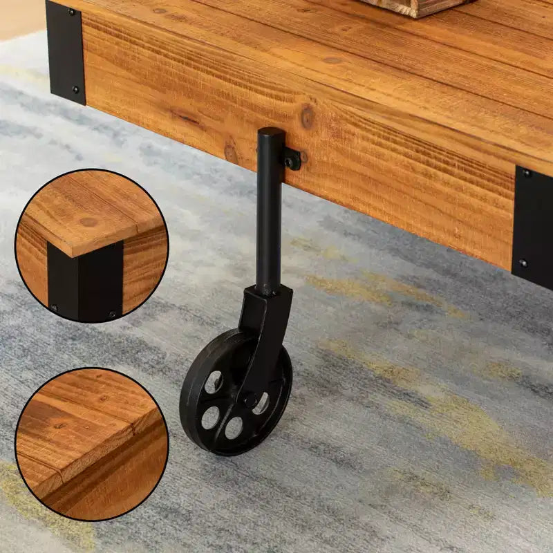 Table basse industrielle rustique Vintiquewise en bois, de grande taille, avec grain de bois détaillé, accents métalliques et roues de chariot en fonte noire