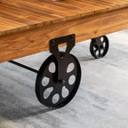 Table basse industrielle rustique Vintiquewise en bois, de grande taille, avec grain de bois détaillé, accents métalliques et roues de chariot en fonte noire
