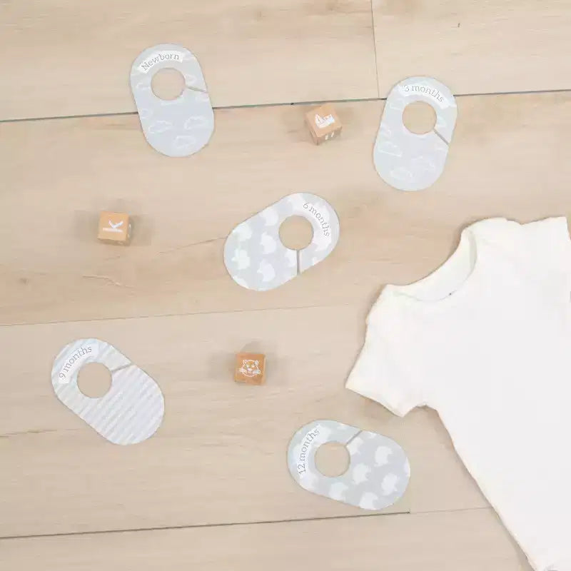 The Peanutshell Lot de 10 séparateurs pour penderie de bébé, gris