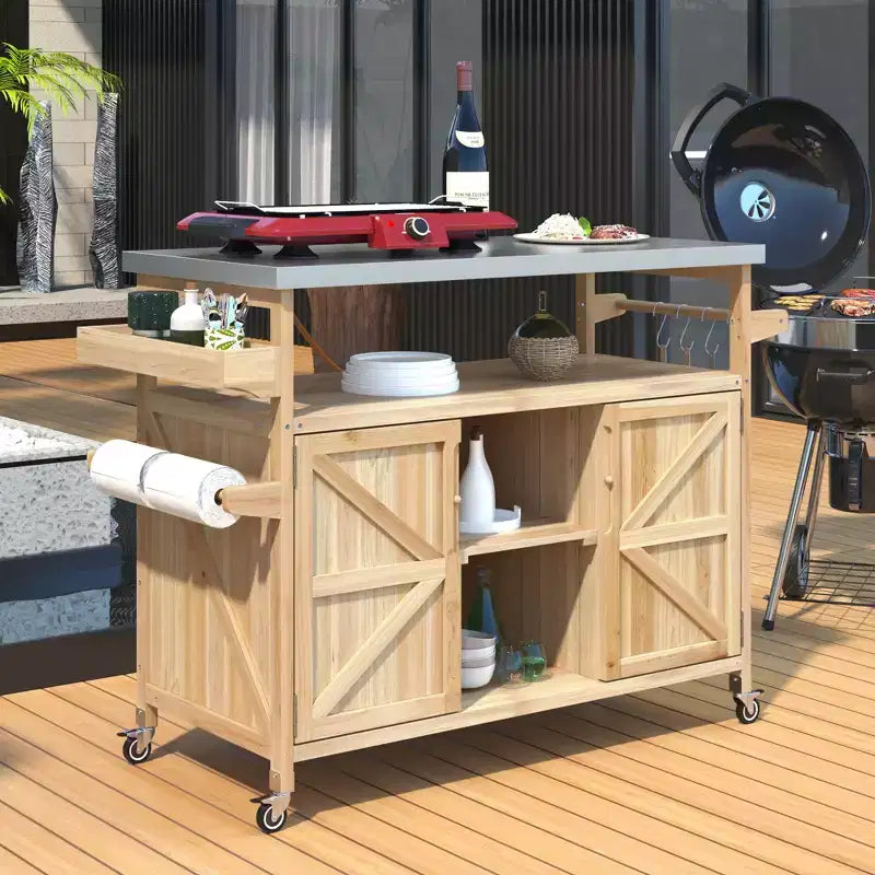 CLIHOME Îlot de cuisine d'extérieur, chariot de bar roulant et armoire de rangement, table de barbecue d'extérieur de style ferme avec plateau en acier inoxydable, porte-serviettes