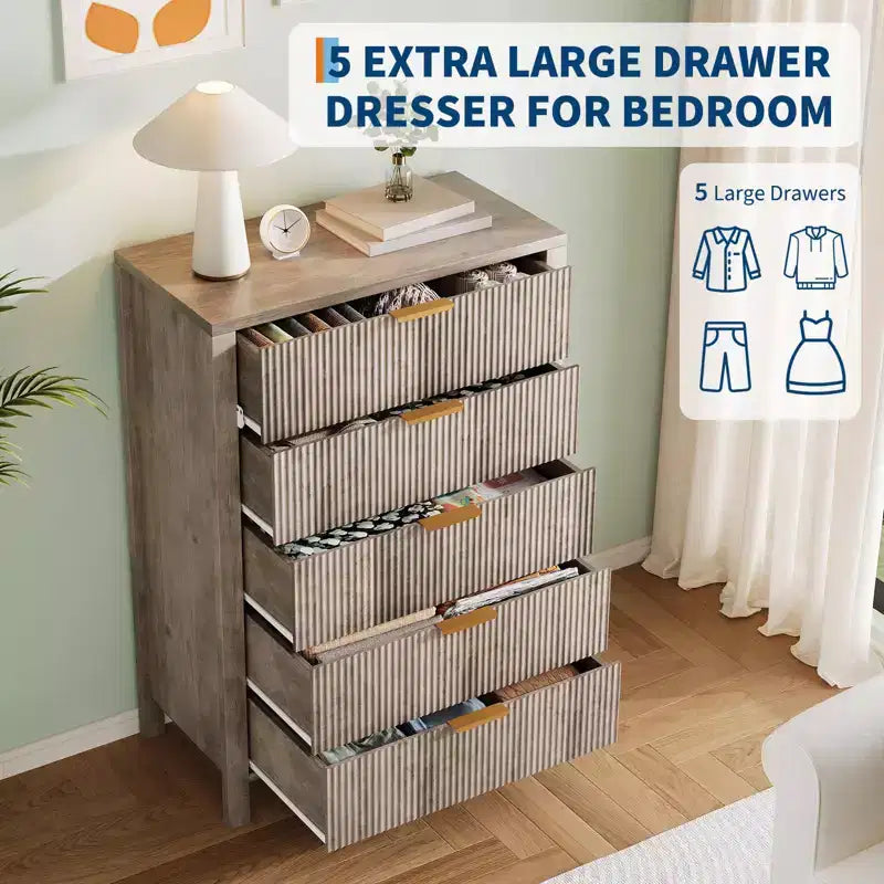 Commode GustoWave 5 tiroirs cannelés, commode fine de 114,3 cm de haut pour petits espaces, commode en bois de style ferme moderne pour chambre à coucher, chambre de bébé, appartement