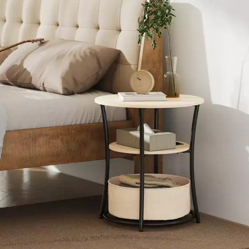 Table d'appoint HOMCOM avec station de charge, Table d'appoint ronde à 3 niveaux avec sac de rangement en tissu, étagère et cadre en acier pour salon, Bois naturel