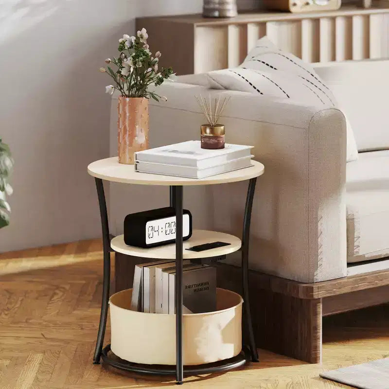 Table d'appoint HOMCOM avec station de charge, Table d'appoint ronde à 3 niveaux avec sac de rangement en tissu, étagère et cadre en acier pour salon, Bois naturel