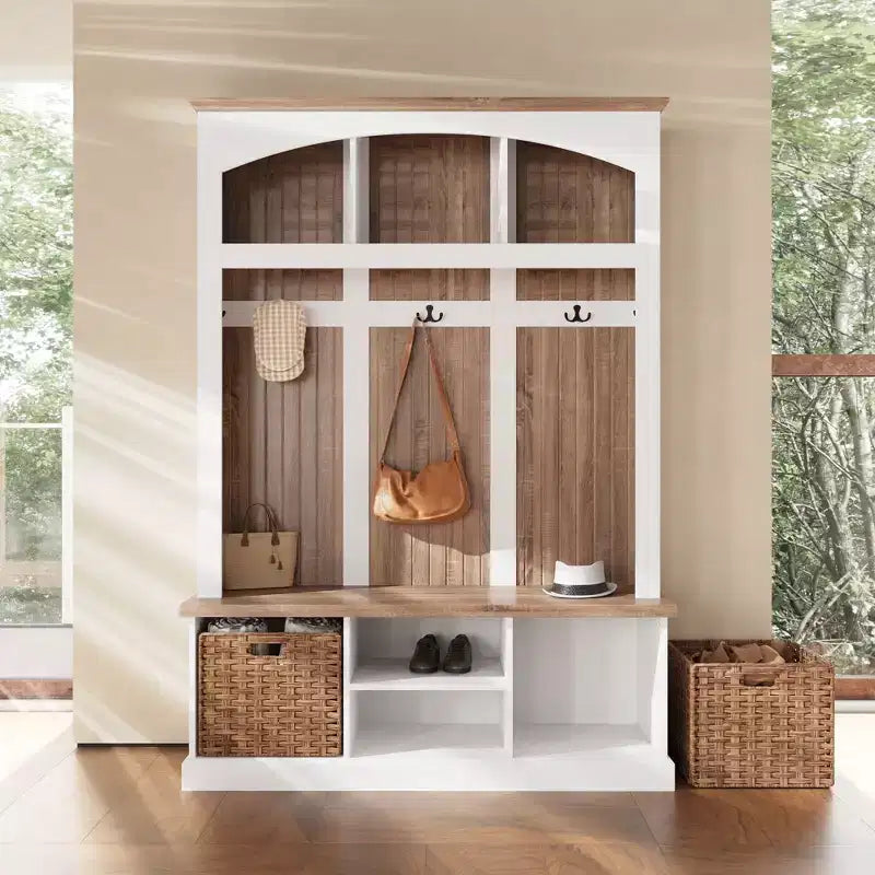 Banc de rangement d'entrée blanc et chêne avec patères, étagères et 2 paniers tressés meuble d'entrée