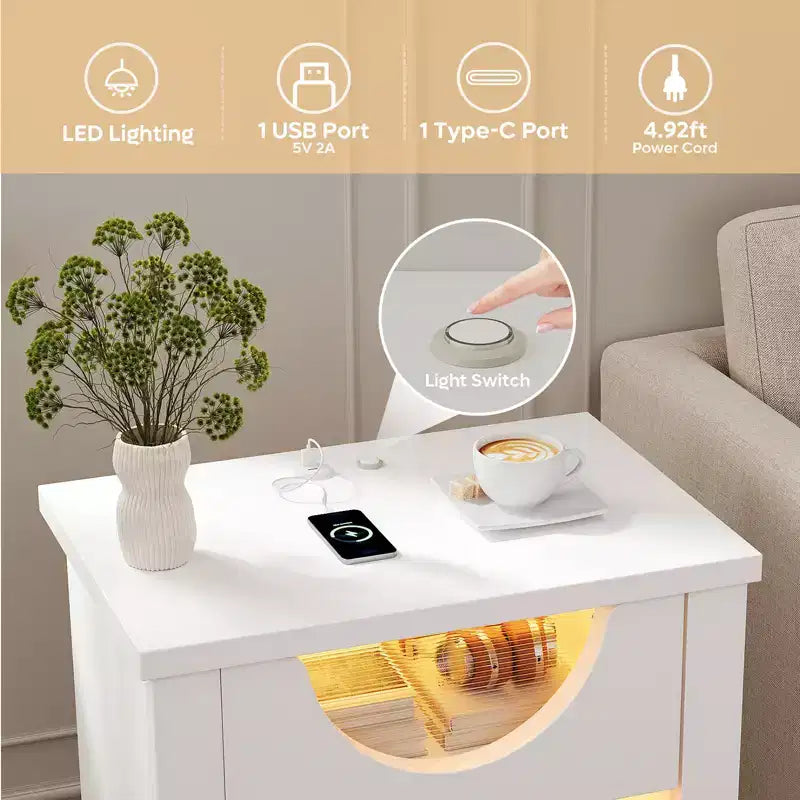 Table de chevet Bestier avec station de charge, Table d'appoint moderne à LED avec tiroir pour chambre et salon, Blanc éclatant