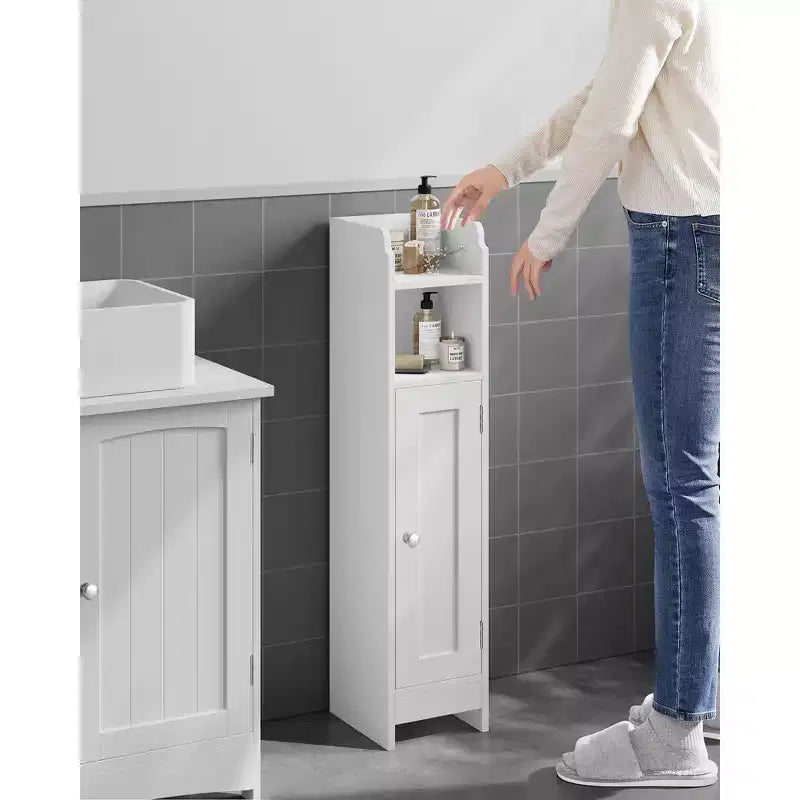 Meuble de Rangement Salle de Bain Étroit et Peu Encombrant avec Étagères Réglables et Porte, Organisateur de Sol pour Papier Toilette et Articles de Toilette, Conception Anti-Basculement