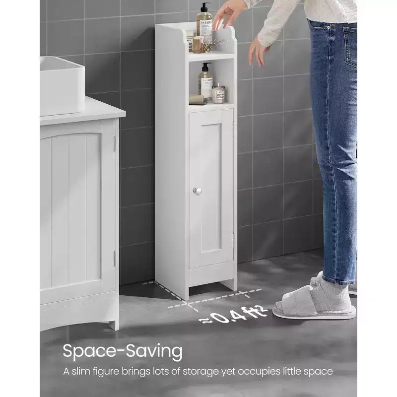 Meuble de Rangement Salle de Bain Étroit et Peu Encombrant avec Étagères Réglables et Porte, Organisateur de Sol pour Papier Toilette et Articles de Toilette, Conception Anti-Basculement