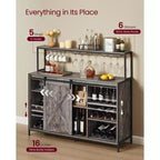 Meuble de bar à café SONGMICS HOME avec éclairage LED intelligent, portes de grange coulissantes, crochets en S, rangement pour le vin
