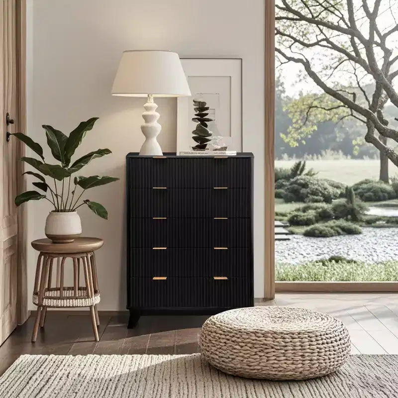 Commode cannelée à 5 tiroirs, commode moderne de 122 cm de hauteur avec dispositif anti-basculement, organisateur de rangement en bois pour chambre à coucher, salon, couloir