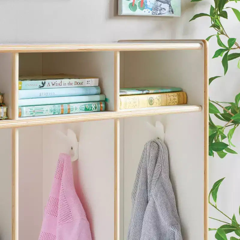 Casier de rangement en bois Guidecraft EdQ à 3 sections pour salle de classe, organisateur de casiers pour enfants avec étagères et crochets pour manteaux