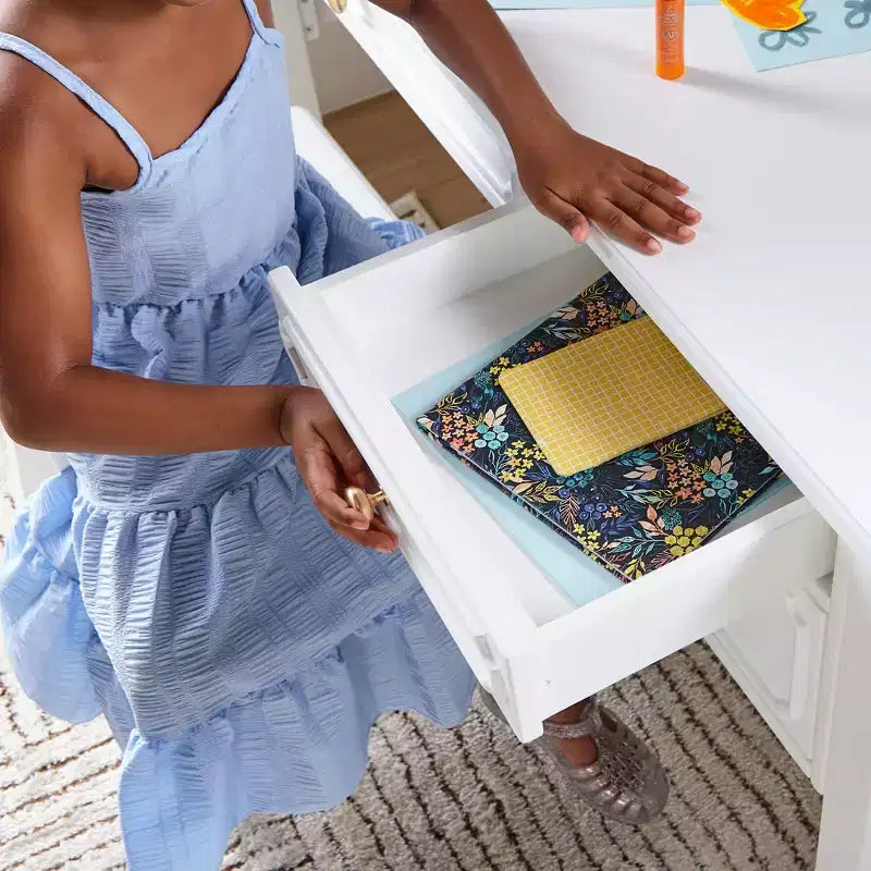 Bureau et chaise pour enfants Guidecraft Avery - Blanc : Bureau d'étude en bois pour filles avec tiroirs de rangement, poste de travail informatique pour enfants