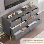 Commode de chambre à coucher 53,5 po, commode triple moderne à 7 tiroirs avec accents dorés, organisateur de rangement long pour meuble TV et placard, grande commode à tiroirs