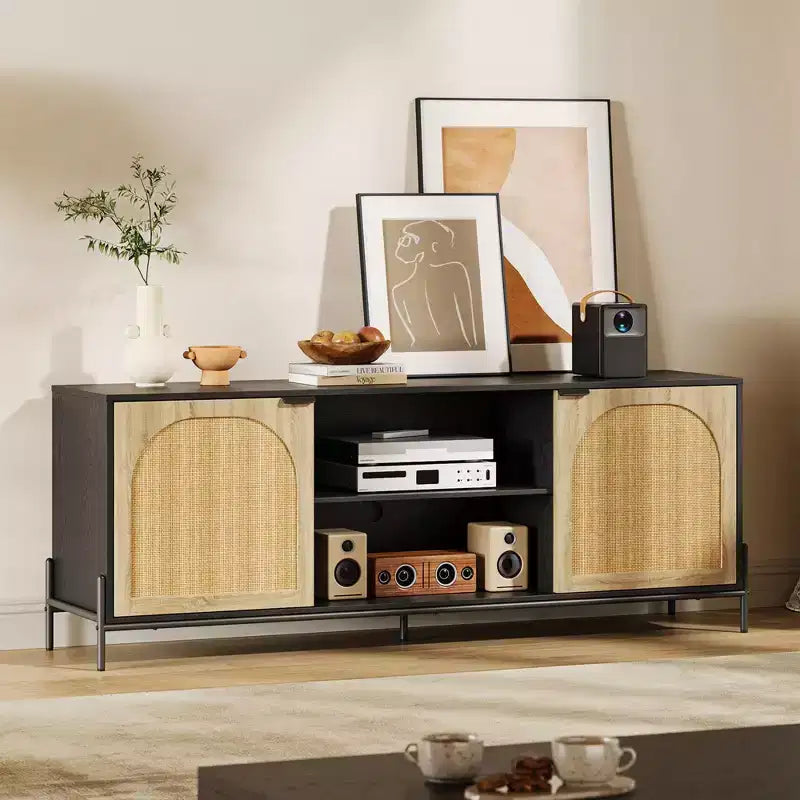 Meuble TV en rotin pour téléviseurs jusqu'à 75 pouces, console TV moderne du milieu du siècle avec 2 placards et 2 compartiments ouverts pour chambre, noir