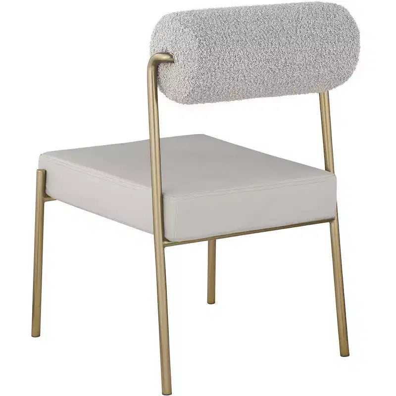 Meridian Furniture, Chaises de salle à manger Carly avec assise en cuir végétalien couleur taupe et dossier en tissu bouclé, ensemble de 2