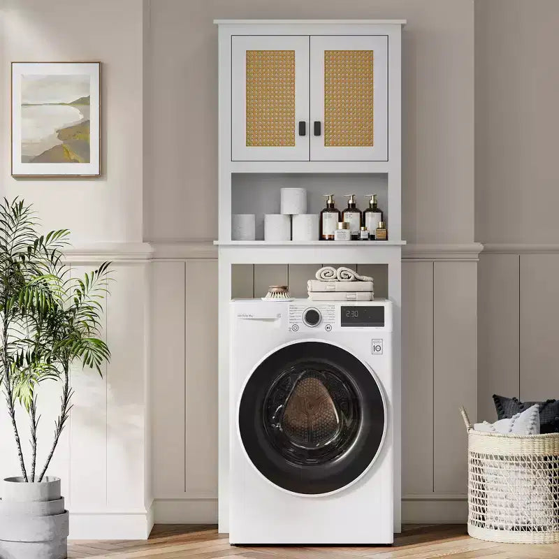 Meuble de rangement 63 au-dessus des toilettes, organisateur de salle de bain de style ferme au-dessus des toilettes avec portes en rotin, meuble de rangement autoportant en bois au-dessus des toilettes, blanc