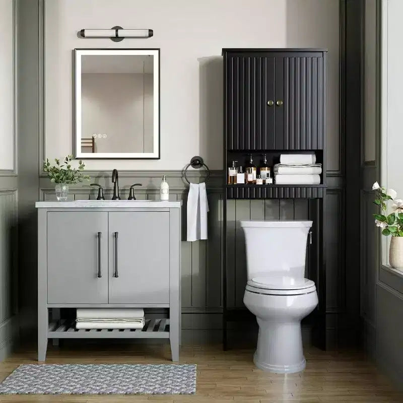 Meuble de Rangement Sur WC, Portes à Panneaux Cannelés, Charnières Douces, Organiseur de Salle de Bain Noir, Étagère Gain de Place Derrière les Toilettes