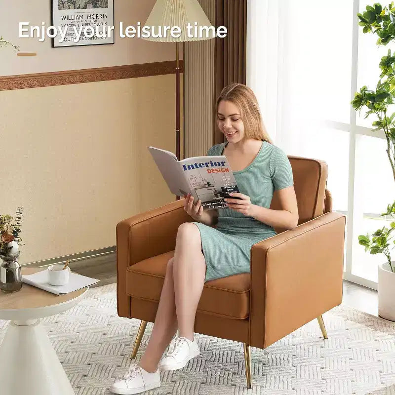 VINGLI Fauteuil d'appoint moderne en similicuir PU, Fauteuil confortable avec pieds en métal et assise profonde pour Bureau, Appartement, Petit espace, Cognac