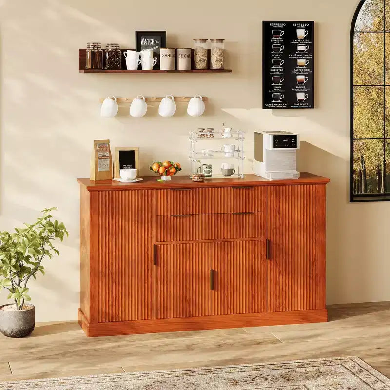 58'' Buffet de ferme avec poignées dorées | Bar à café design cannelé, 4 portes, 2 tiroirs et étagère réglable pour salle à manger et salon