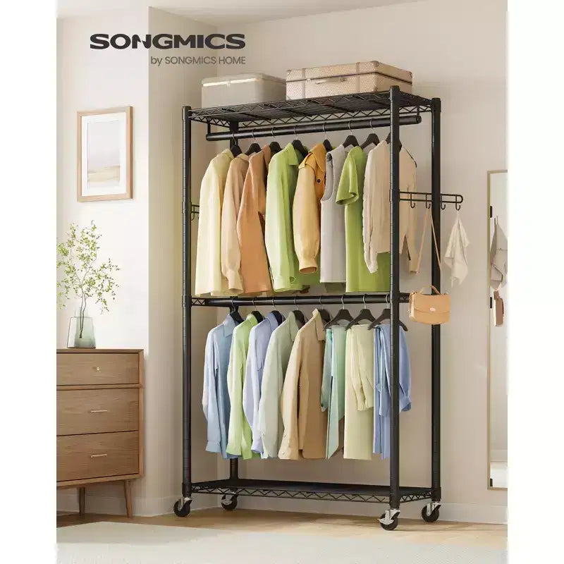 SONGMICS Portant à Vêtements Robuste sur Roues, Penderie Mobile, Penderie Portable sur Roues, avec Étagères en Maille et Barres de Suspension Réglables, Crochets, Noir Encre