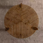 Table basse ronde chevrons JVNOXK de 36,61 pouces, style rustique avec pieds fuselés et finition en bois naturel vieilli, idéale pour le salon