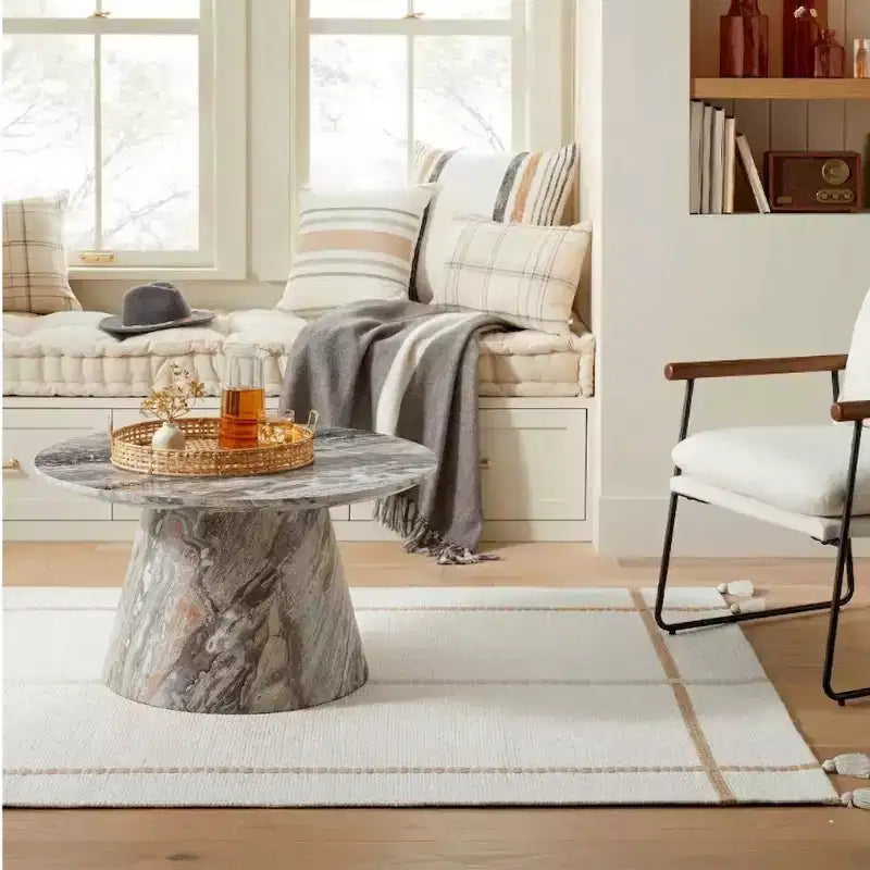 Table basse ronde en bois à piédestal GDFStudio Naives 23