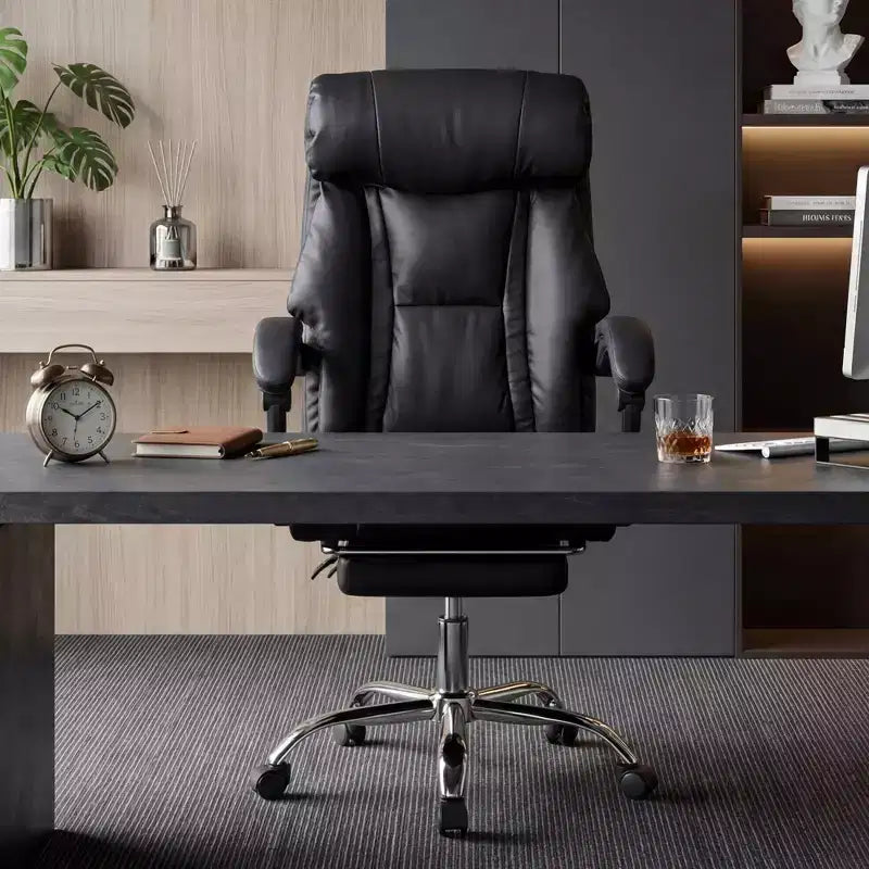 Fauteuil de bureau de direction GDFStudio Faina en similicuir réglable en hauteur et pivotant avec repose-pieds