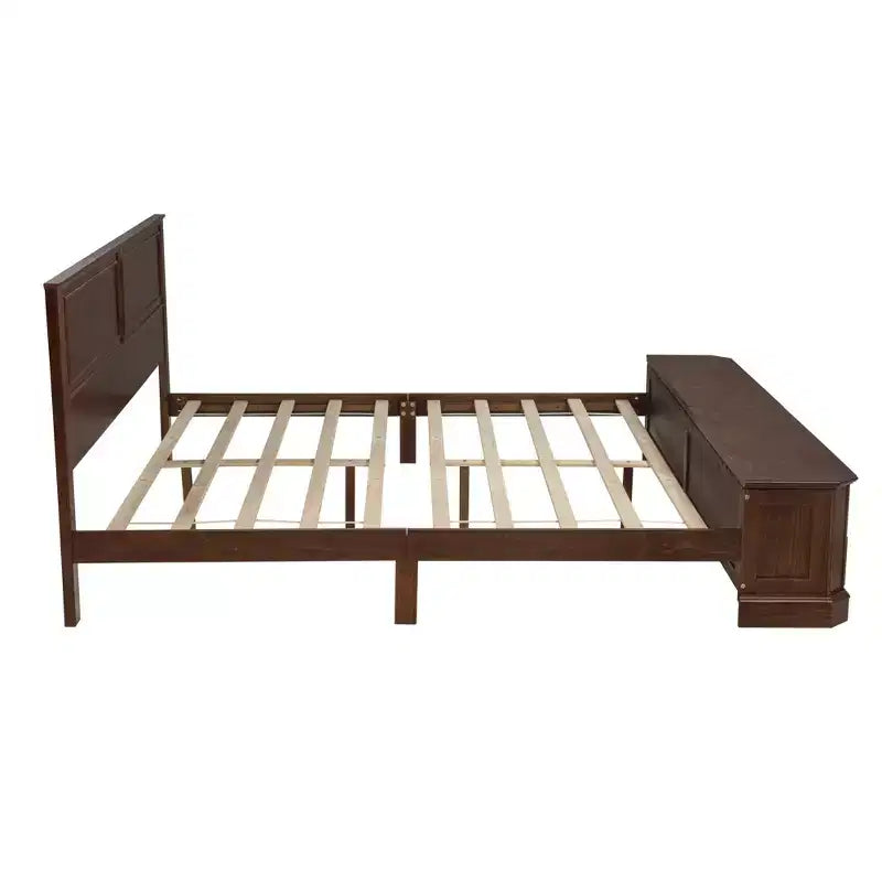 Lit queen size en pin style ferme GDFStudio Leonard avec banc de rangement et 2 grands tiroirs