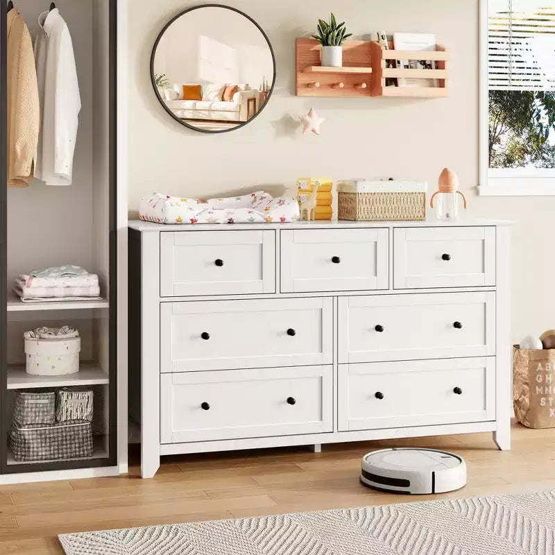 Commode moderne en bois à 7 tiroirs, grande commode de 137 cm de large avec tiroirs profonds et poignées métalliques pour chambre, entrée et couloir