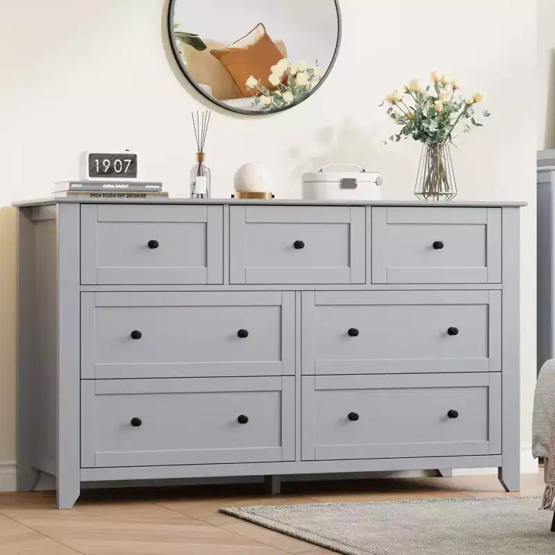 Commode moderne en bois à 7 tiroirs, grande commode de 137 cm de large avec tiroirs profonds et poignées métalliques pour chambre, entrée et couloir