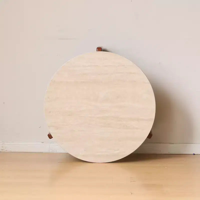 Table basse ronde GDFStudio Bellamy en bois massif avec plateau en pierre frittée
