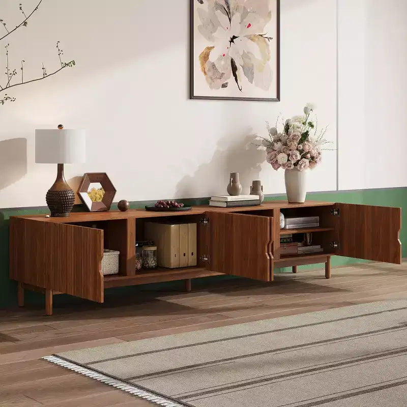 Meuble TV JVNOXK de 87 pouces pour téléviseurs jusqu'à 90 pouces, console multimédia avec 4 armoires, pieds en bois massif et panneau à rainures verticales, centre de divertissement moderne