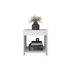 Conçue pour un usage quotidien pratique, cette table de chevet minimaliste haute Chroma de 16,5 po avec étagère ouverte offre un look moderne avec un rangement fonctionnel.