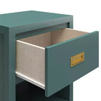 Avec son design épuré et moderne, cette table de chevet Haven à 1 tiroir offre un rangement pratique et une structure robuste, ce qui la rend idéale pour l'organisation.