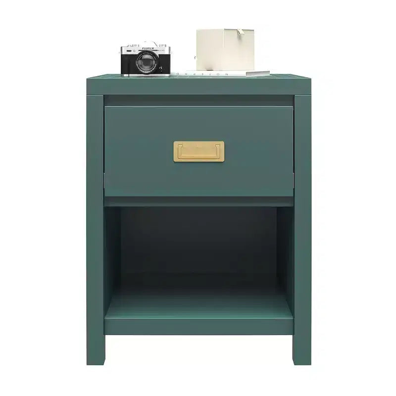 Avec son design épuré et moderne, cette table de chevet Haven à 1 tiroir offre un rangement pratique et une structure robuste, ce qui la rend idéale pour l'organisation.