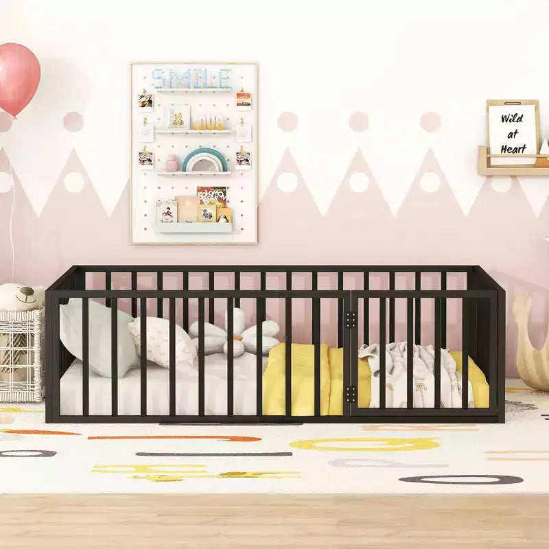 Cadre de lit en métal MAYEERTY avec clôture et porte ouvrante, espace de jeu et de sommeil pour enfants
