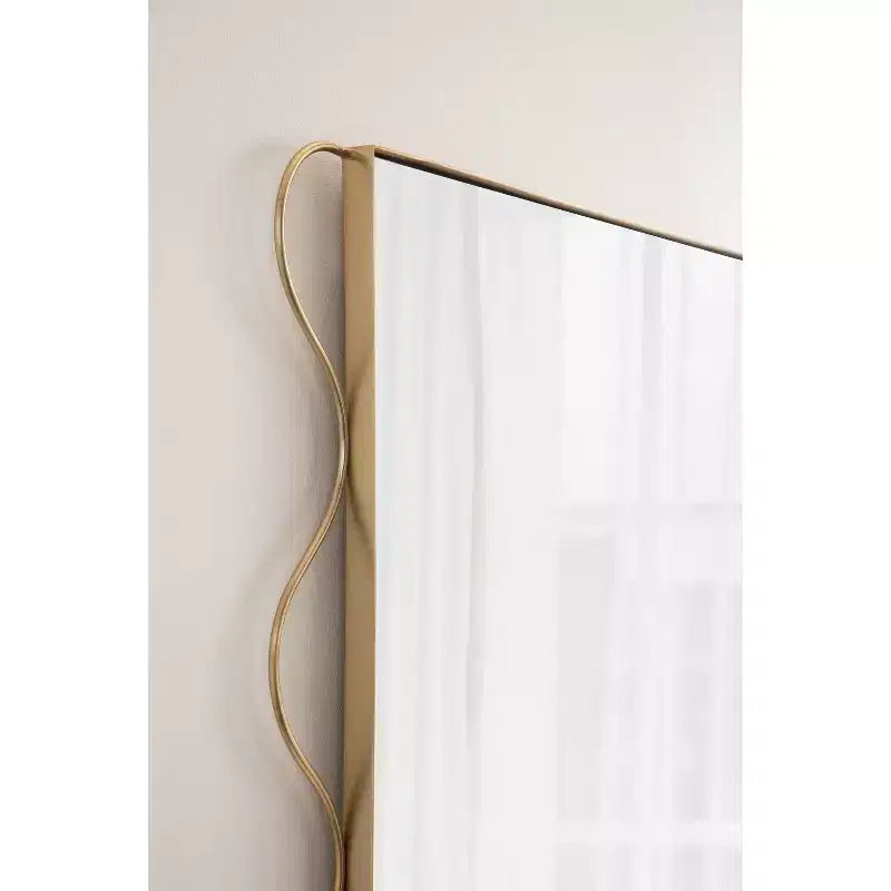 Miroir mural ondulé Kate et Laurel Wriggle en métal doré, 24x36