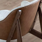 HOMES: Inside + Out Ensemble de 2 tables d'appoint de style moderne du milieu du siècle Creekside avec chaise, couleur noyer