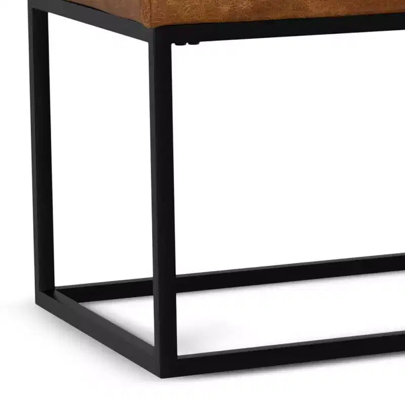 Banc ottoman rectangulaire contemporain moderne Gwendolyn WyndenHall 56 po de largeur, couleur havane