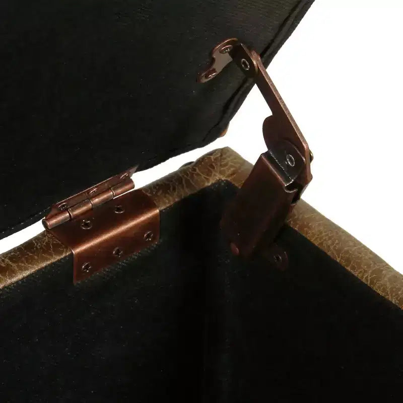 Grand banc de rangement avec garniture cloutée en similicuir marron - HomePop : Meubles d'appoint pour chambre à coucher, sièges et table basse