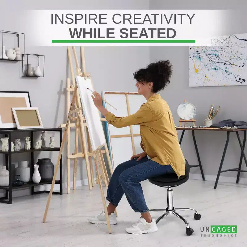 Tabouret de bureau réglable en hauteur Wobble Stool Air noir - Uncaged Ergonomics : équilibre roulant, engagement musculaire, revêtement en polyester, cadre en acier