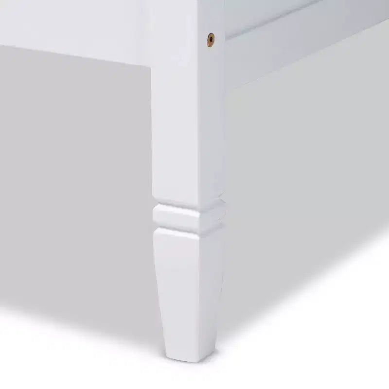 Lit de repos double Mariana Wood Blanc - Baxton Studio : Cadre traditionnel en MDF et bois d'hévéa, finition peinte, support renforcé