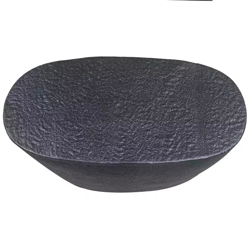 Table basse Urban Port 36" au design martelé artisanal, cadre sculptural en aluminium noir mat, noire