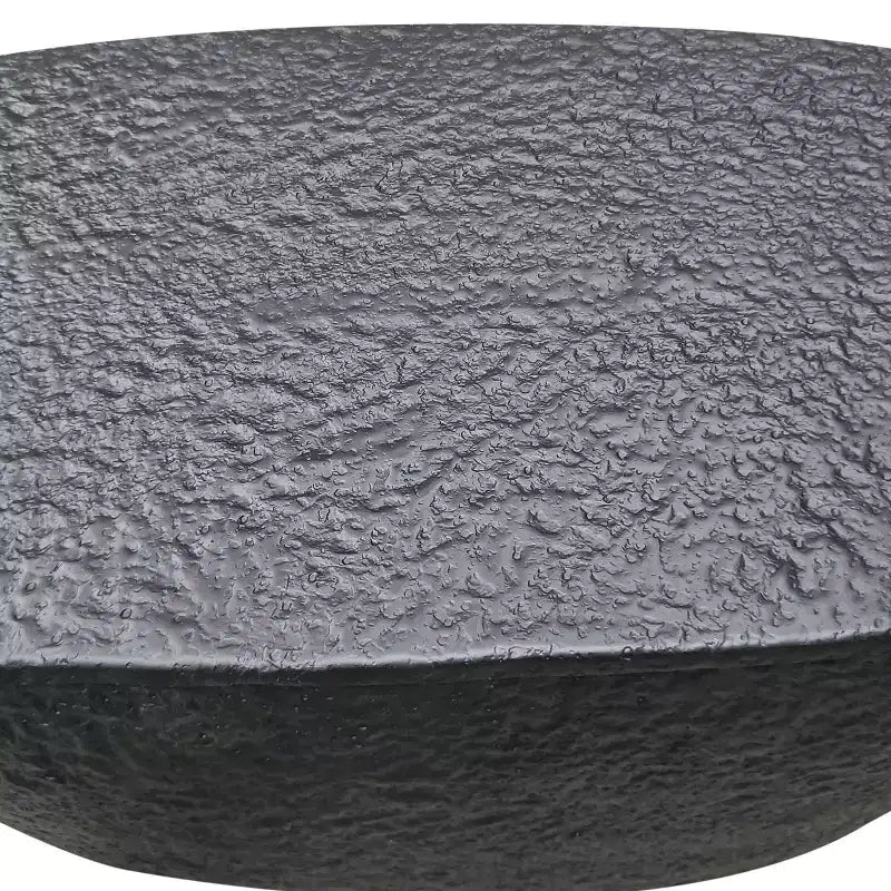 Table basse Urban Port 36" au design martelé artisanal, cadre sculptural en aluminium noir mat, noire
