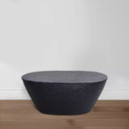 Table basse Urban Port 36" au design martelé artisanal, cadre sculptural en aluminium noir mat, noire