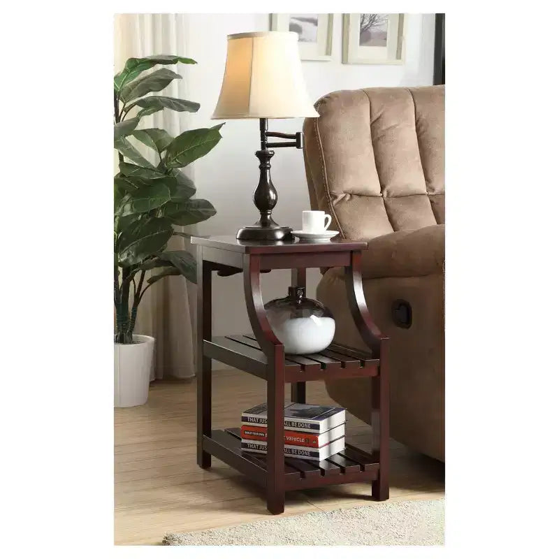 Table d'appoint Wasaki avec ports USB et étagères - Acme Furniture : 2 niveaux, rangement avec prise.