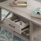 Table basse Key West avec rangement - Bush Furniture : poignées en bronze vieilli, compartiments ouverts