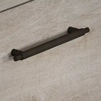 Table basse Key West avec rangement - Bush Furniture : poignées en bronze vieilli, compartiments ouverts